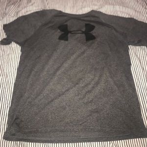 Boy’s under armor tshirt